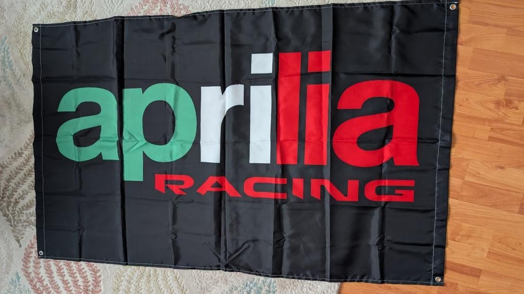 Vlag aprilia, Ophalen of Verzenden, Gebruikt