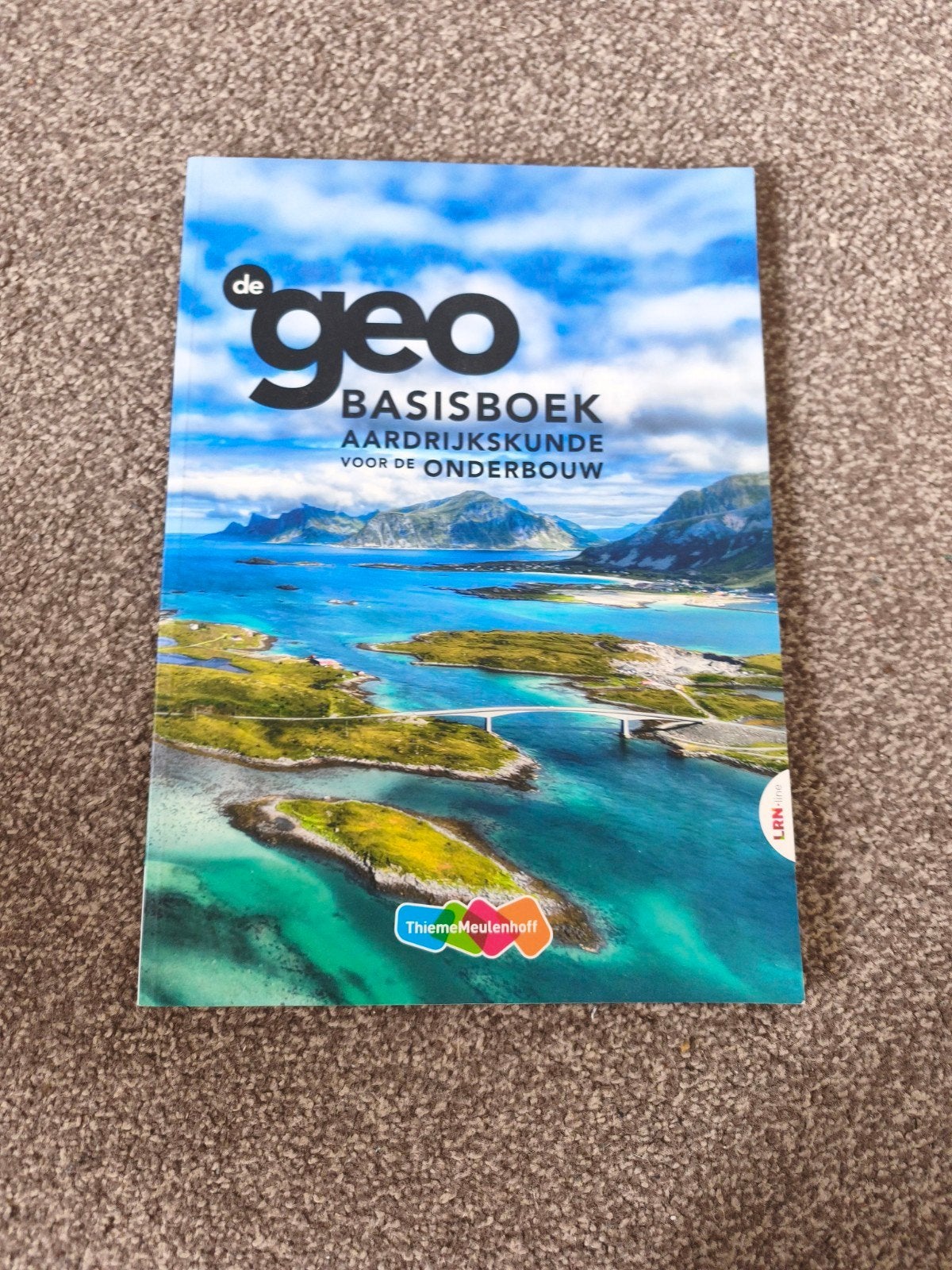 De Geo Basisboek Aardrijkskunde Onderbouw Thiememeulenhoff, Boeken, Studieboeken en Cursussen, Thiememeulenhoff, Nieuw, Ophalen of Verzenden