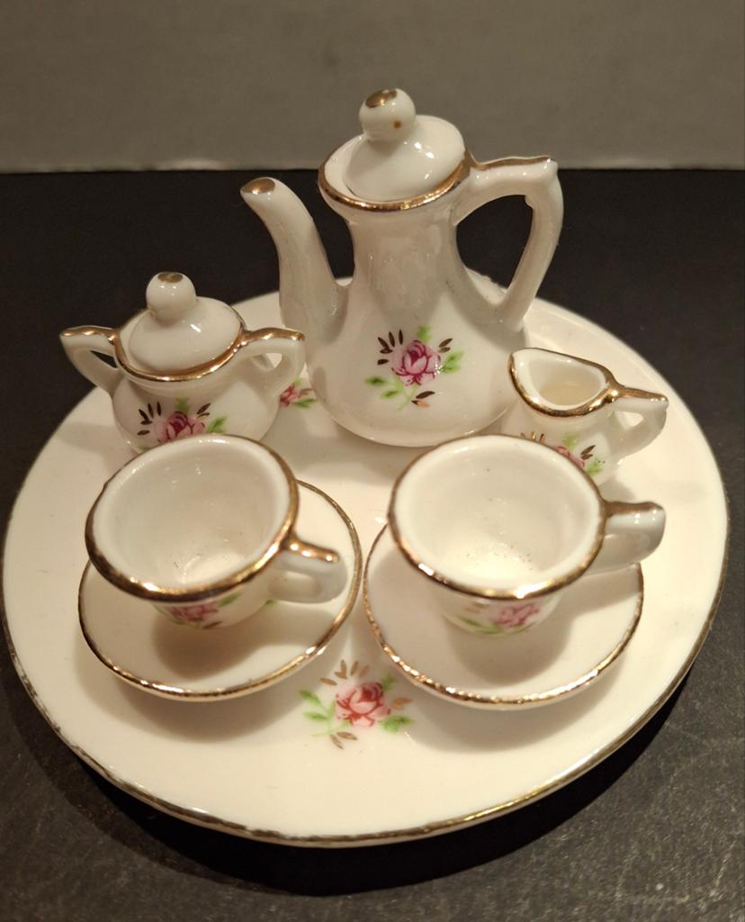 Dit is een vintage miniatuur porseleinen theeservies., Ophalen of Verzenden