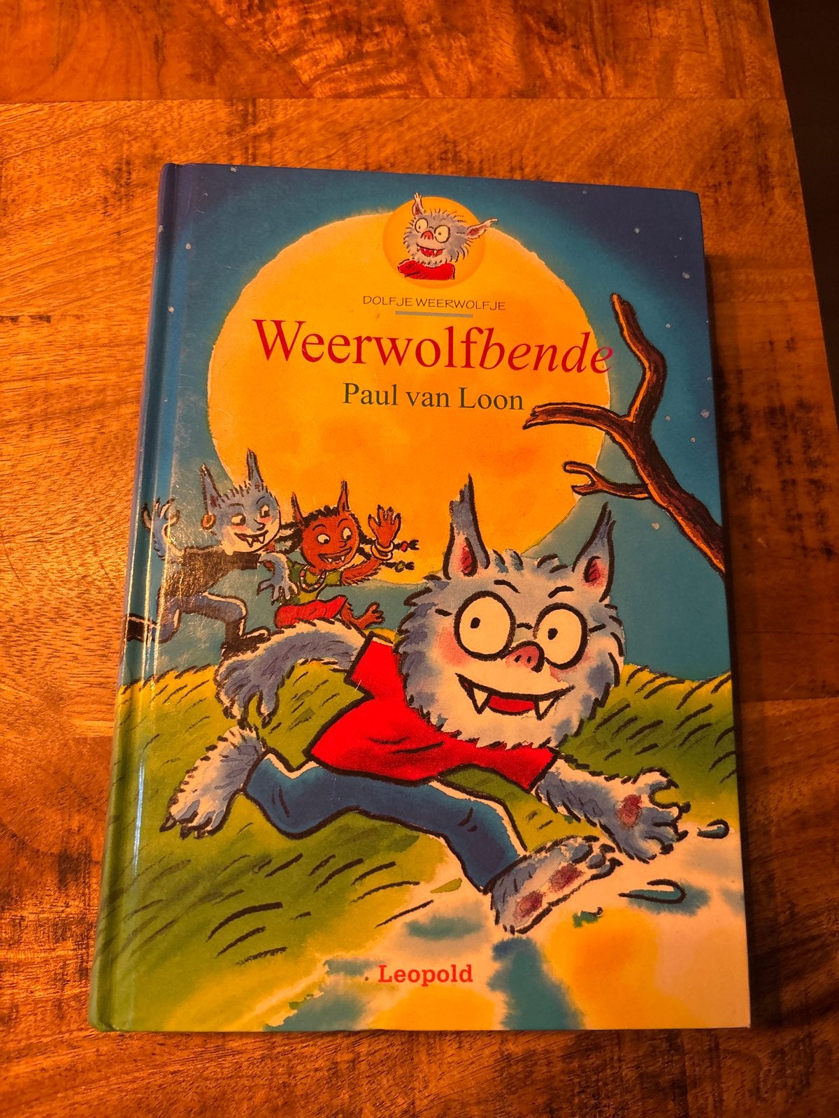 Dolfje Weerwolfje - Weerwolfbende door Paul van Loon, Ophalen of Verzenden, Zo goed als nieuw, Fictie
