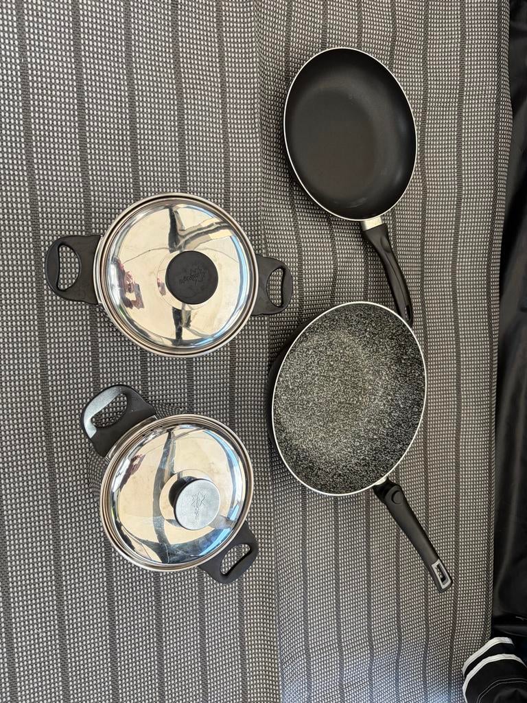 Pannenset voor de camping: 4 stuks, Ophalen of Verzenden, Gebruikt, Aluminium, Pannenset