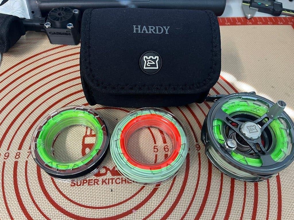 Hardy Ultradisc UDC 4000 + 2 extra spoelen, Watersport en Boten, Hengelsport | Vliegvissen, Ophalen of Verzenden, Nieuw, Molen