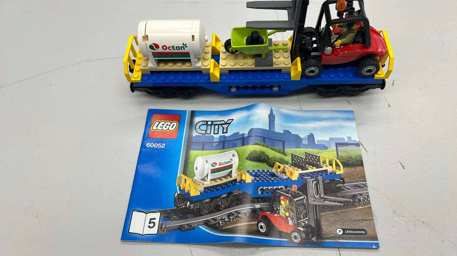 SB2932 Lego trein wagon 60052 compleet + boekje, Ophalen of Verzenden, Zo goed als nieuw