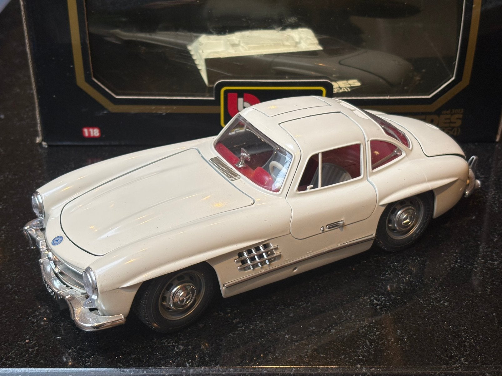 Mercedes-Benz 300 SL Vleugeldeur 1:18 Bburago, Ophalen of Verzenden, Gebruikt, Auto, Bburago