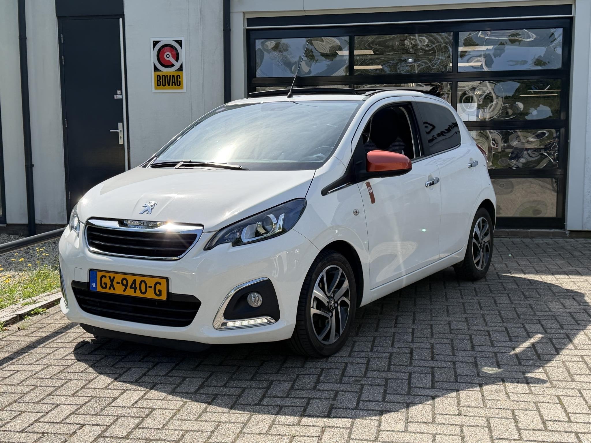 Peugeot 108 1.2 Puretech TOP! Roland Garros 82 PK | Cabrio d, Auto's, Voorwielaandrijving, Stof, Gebruikt, 1199 cc