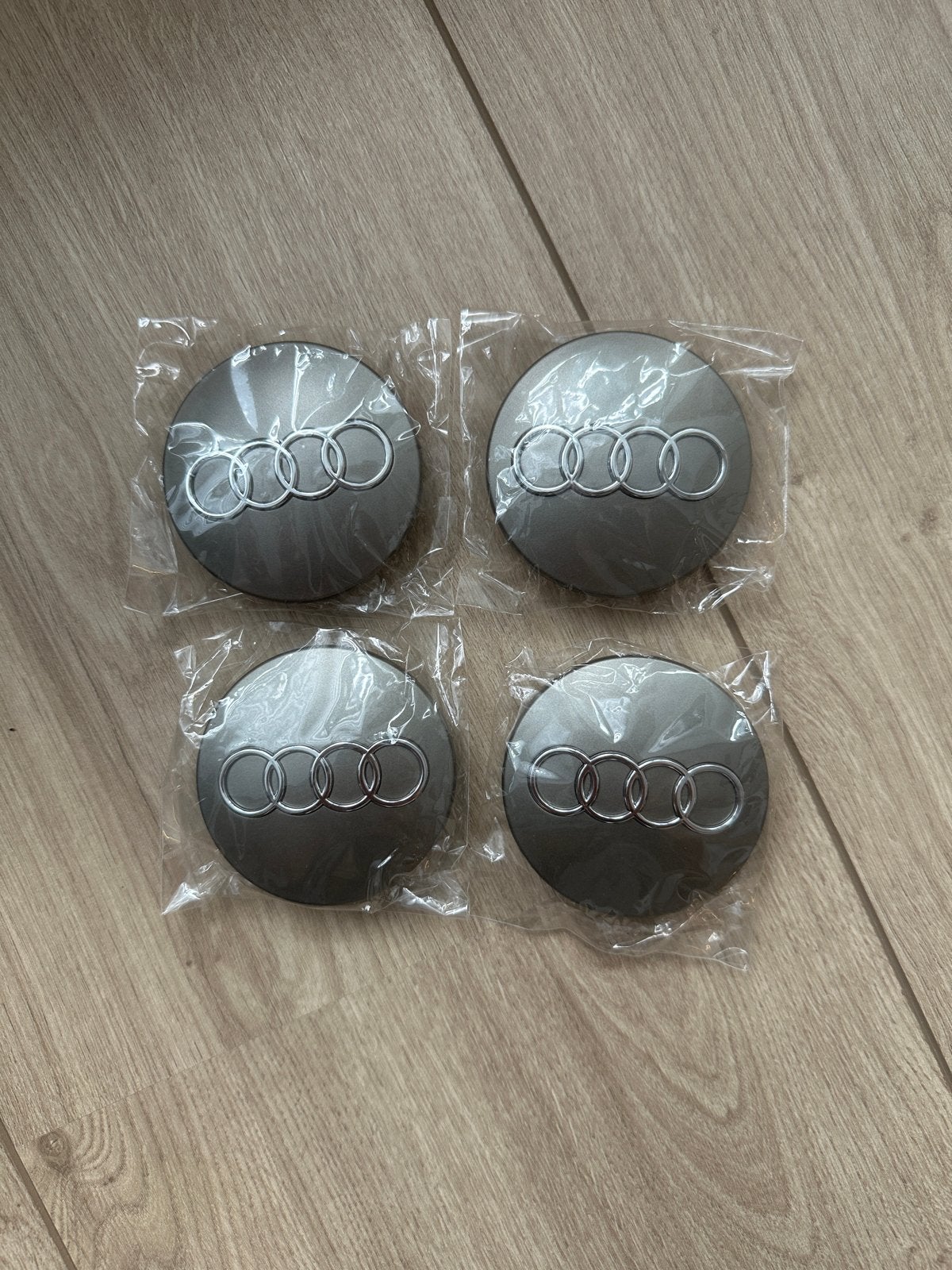 Set van 4 nieuwe Audi naafdoppen, Auto diversen, Ophalen of Verzenden, Nieuw