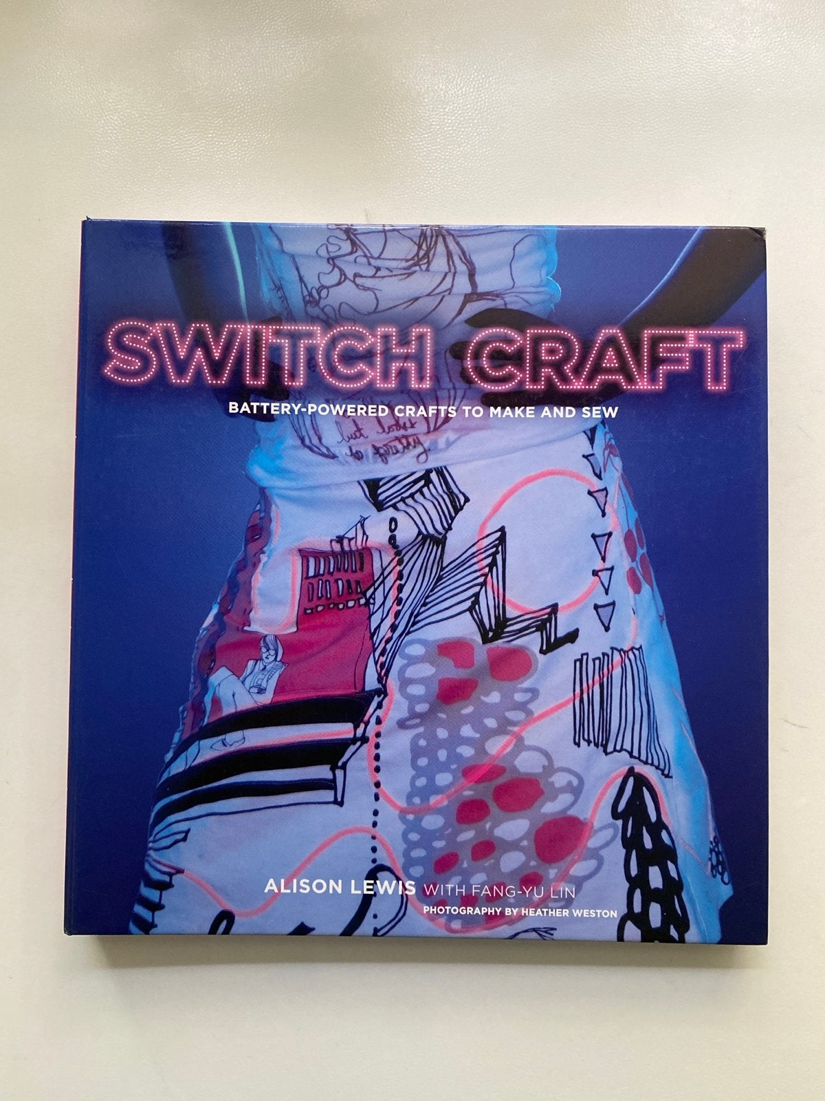 Switch Craft boek, Ophalen of Verzenden, Zo goed als nieuw, Borduren en Naaien