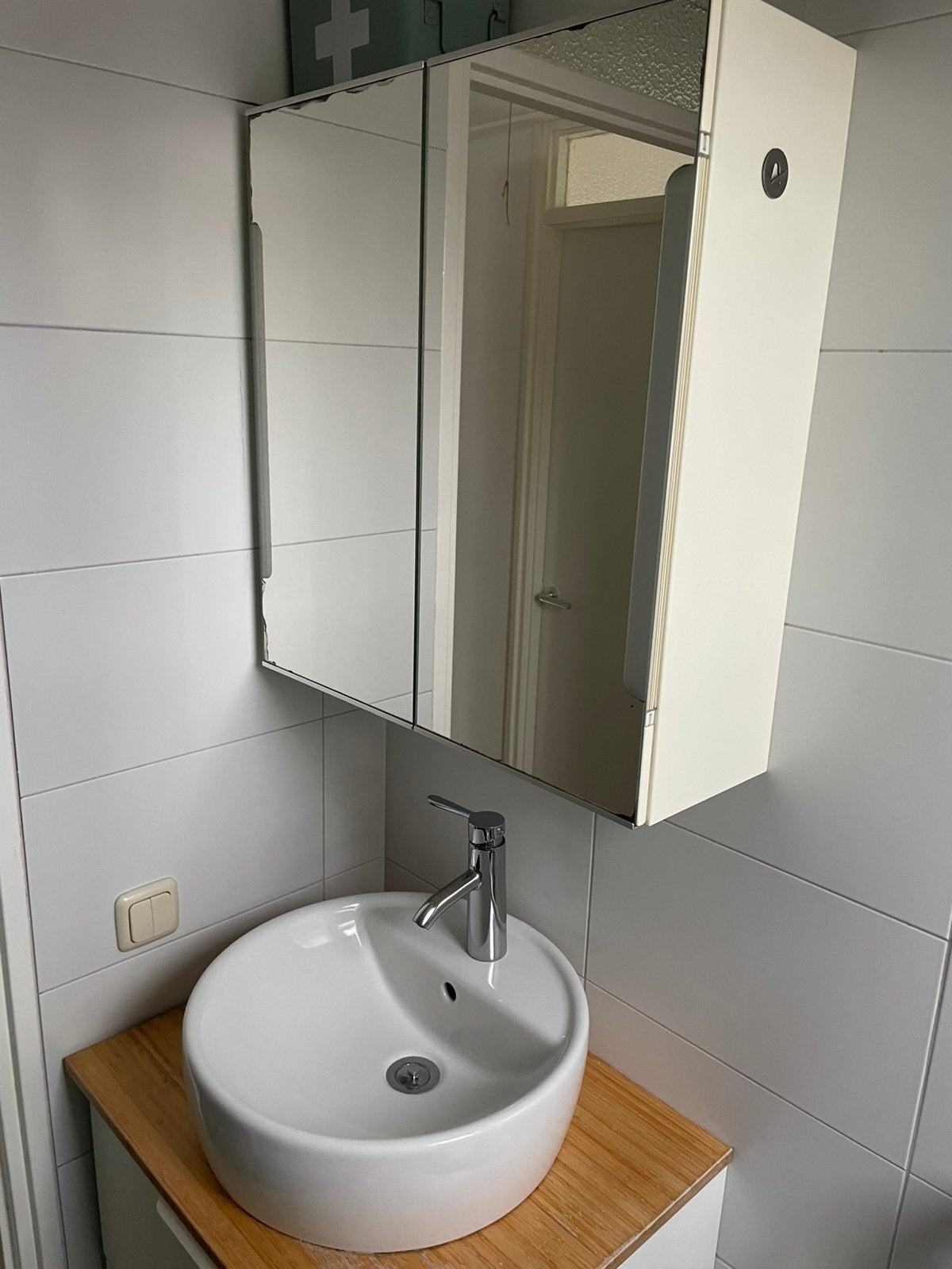 Badkamer kast met spiegels, verlichting en planken, Ophalen, 50 tot 100 cm, Minder dan 100 cm, 25 tot 50 cm
