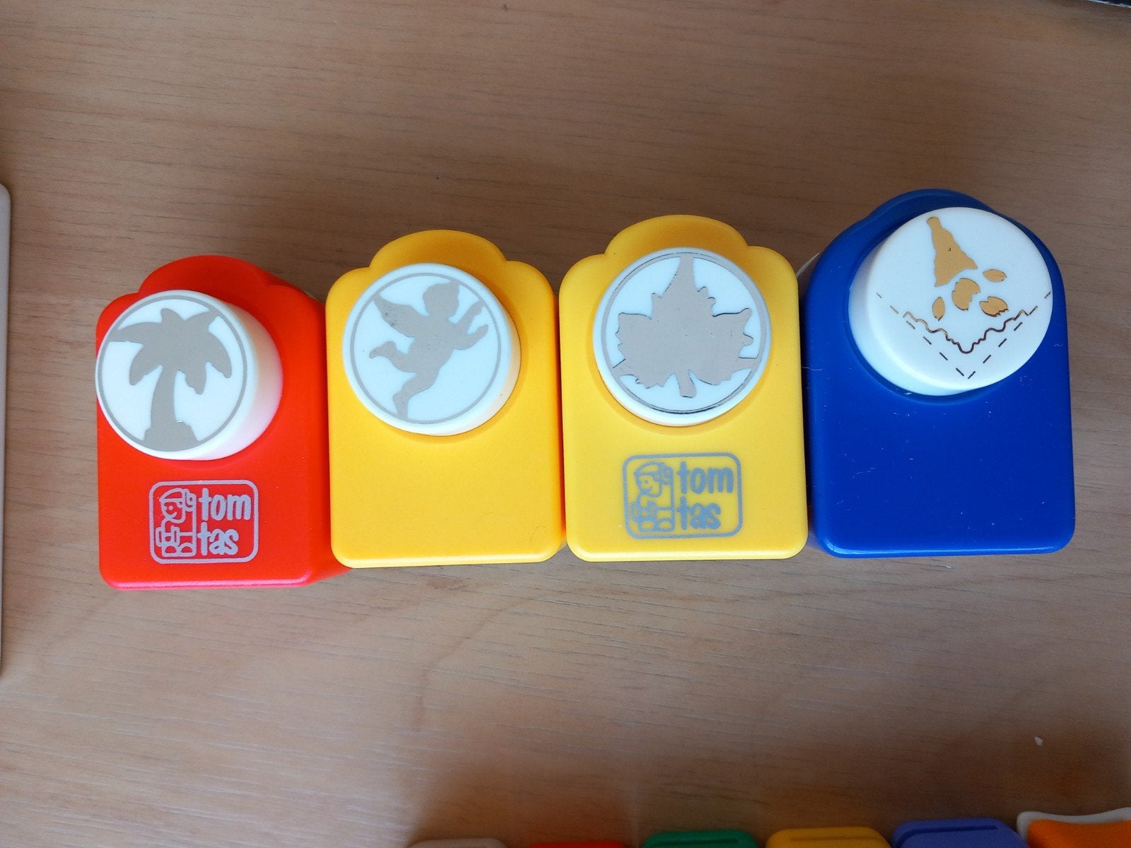 4 Tom & Tas papierponsen 6x4 cm - Diverse figuren, Hobby en Vrije tijd, Knutselen, Ophalen