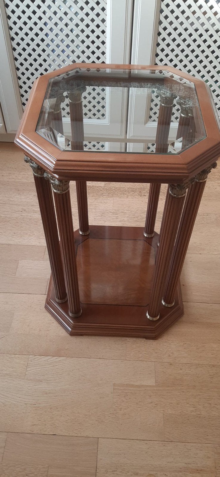 Elegante bijzettafel met glazen blad en zuilen, Ophalen
