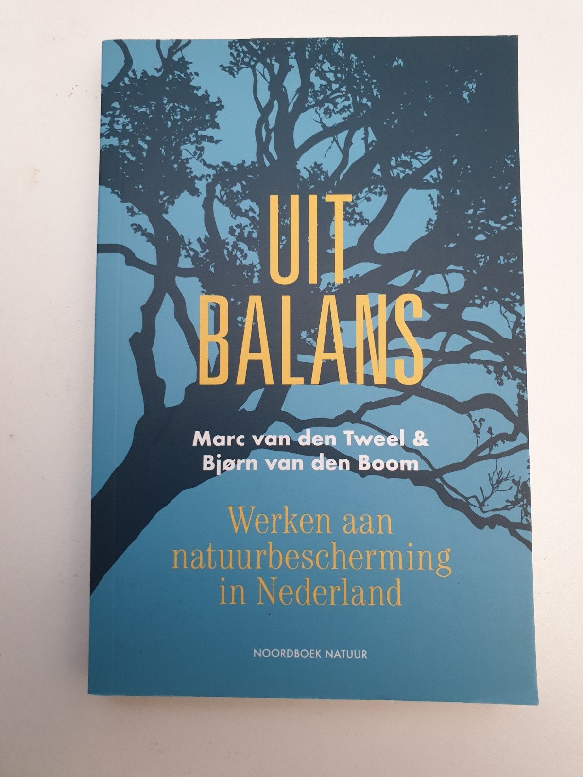 Uit Balans: Werken aan natuurbescherming in Nederland, Boeken, Ophalen of Verzenden, Gelezen, Marc van den Tweel & Bjørn van den Boom