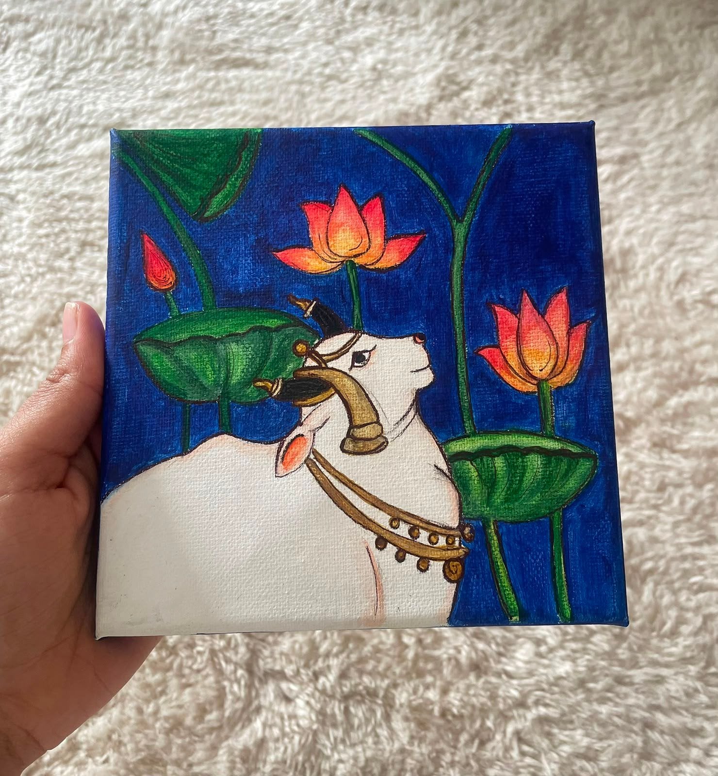 Handgeschilderd canvas: Heilige koe met lotusbloemen, Ophalen of Verzenden