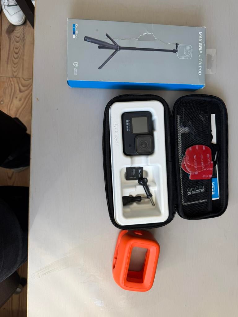 Go pro hero 9 black - Floaty en Max grip tripod, Audio, Tv en Foto, Actiecamera's, Zo goed als nieuw, GoPro, Ophalen of Verzenden