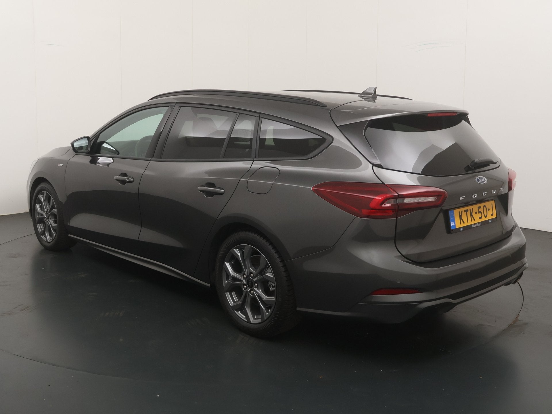 Ford FOCUS Wagon EcoBoost Hybrid 155 pk ST Line X | Winter P, Stof, Gebruikt, Zwart, Origineel Nederlands
