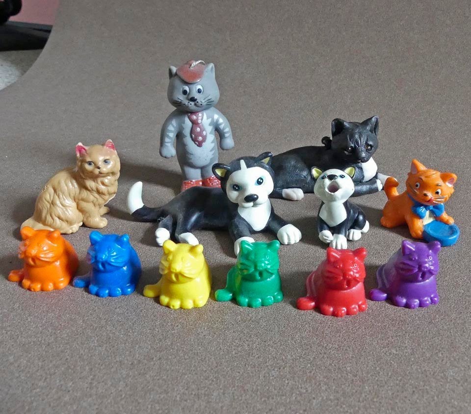Poezenbeeldjes plastic 12x mini poesjes kat poes, Ophalen of Verzenden, Gebruikt