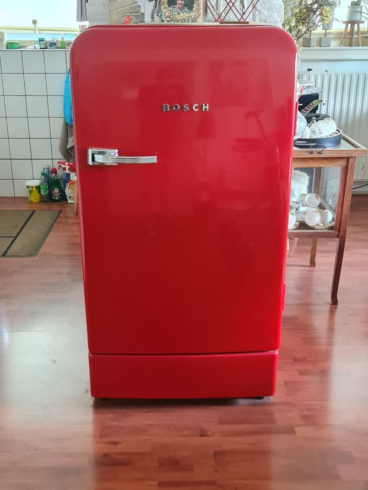 Mooie rode retro koelkast - Bosch eyecatcher, Witgoed en Apparatuur, Koelkasten en IJskasten, Ophalen, Gebruikt, 200 liter of meer
