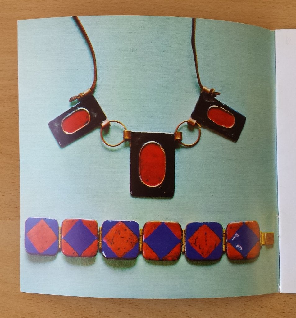 Sieraden van Email - Rose Zimmerman - 1966, Hobby en Vrije tijd, Gebruikt, Overige typen, Ophalen of Verzenden, Nvt