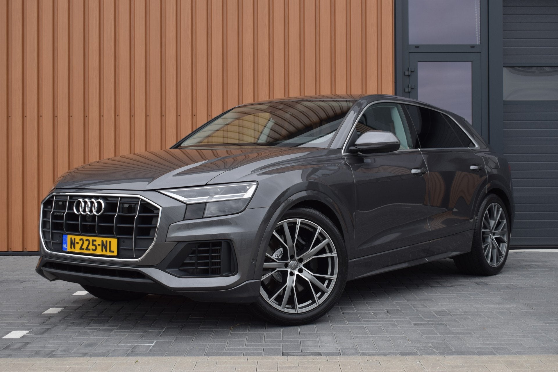 Audi Q8 55 TFSI e Quattro | Luchtvering | Trekhaak | B&O | L, Auto's, Automaat, Gebruikt, 2995 cc, 340 pk
