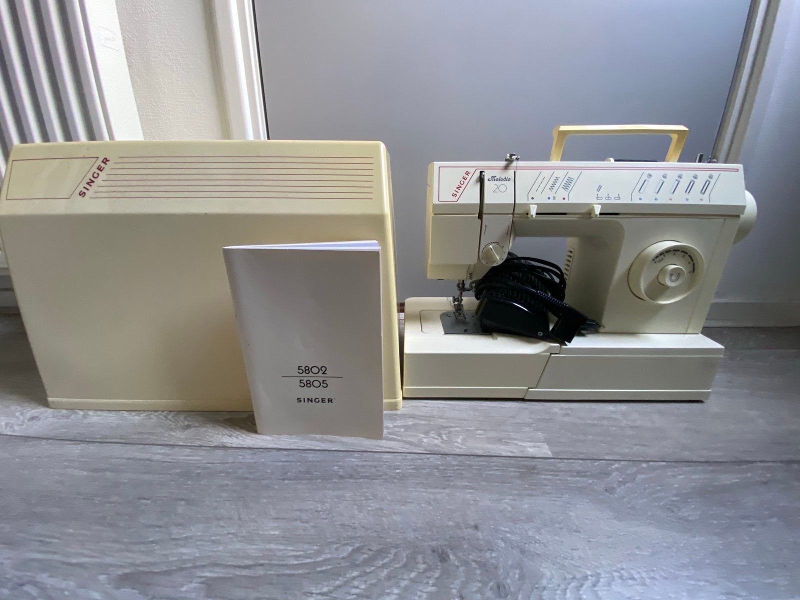 Singer Naaimachine 5802/5805 met handleiding en koffer, Ophalen, Gebruikt, Naaimachine, Singer