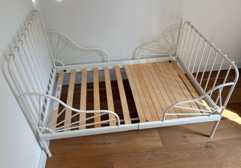 IKEA Minnen uitschuifbaar kinderbed - Wit, 70 tot 85 cm, Ophalen of Verzenden, Zo goed als nieuw, Lattenbodem