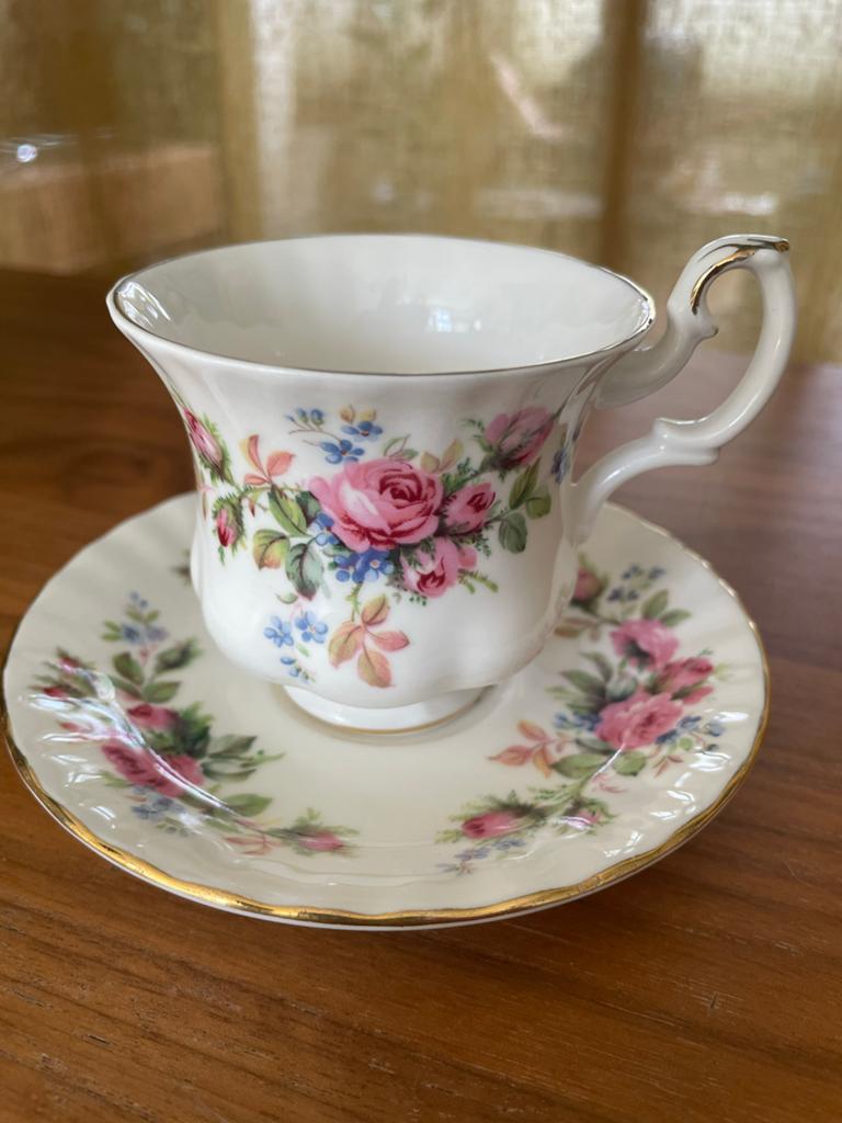 Royal Albert Moss Rose Kop en 2 Schotels - Vintage Porselein, Antiek en Kunst, Ophalen of Verzenden