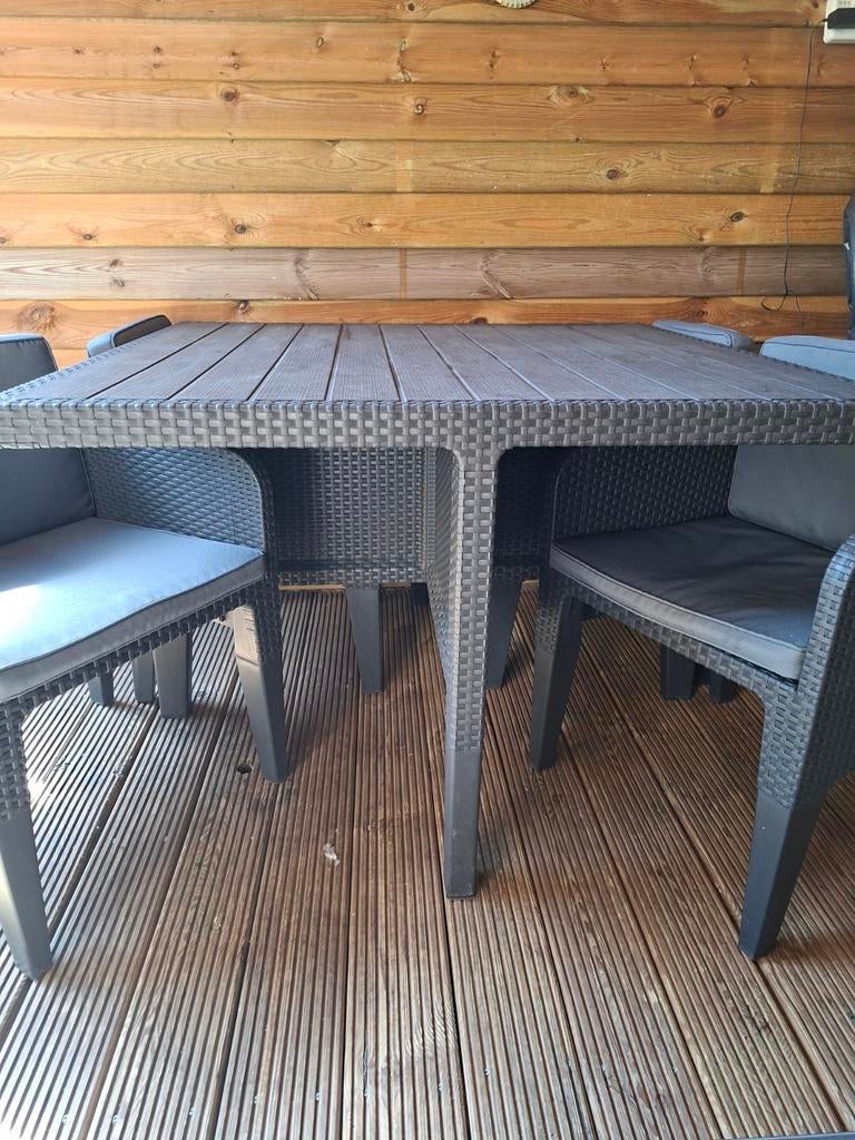 Compacte wicker Tuinset Keter - Ideaal voor Balkon/Terras, Tuin en Terras, Ophalen, 4 zitplaatsen, Zo goed als nieuw, Wicker