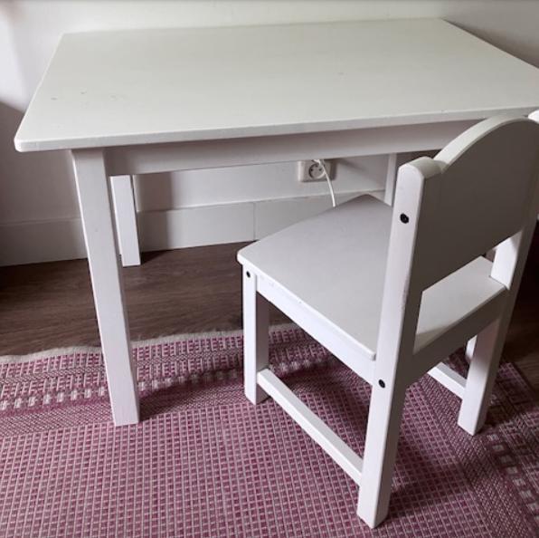 IKEA SUNDVIK, Houten kinder tafel en stoeltje, Kinderen en Baby's, Kinderkamer | Tafels en Stoelen, Ophalen, Gebruikt, Tafel(s) en Stoel(en)