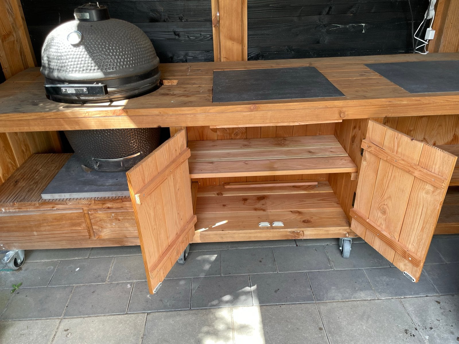 Buitenkeuken met Kamado uitsparing en opbergruimte, Tuin en Terras, Buitenkeukens, Ophalen, Gebruikt, Houtskool, Vrijstaand
