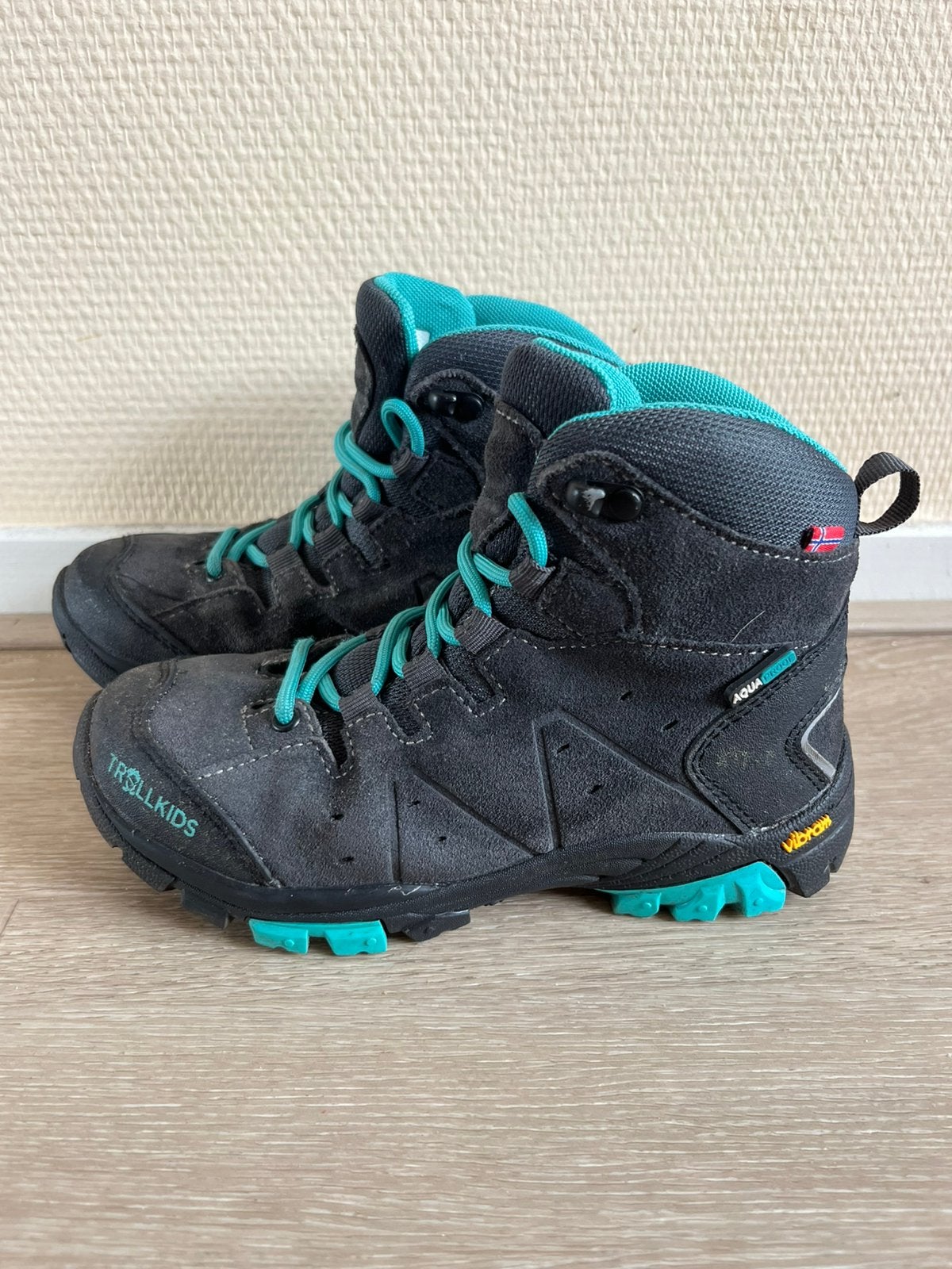 Kinderbergschoenen Vibram Maat 31, Ophalen, Zo goed als nieuw, Schoenen