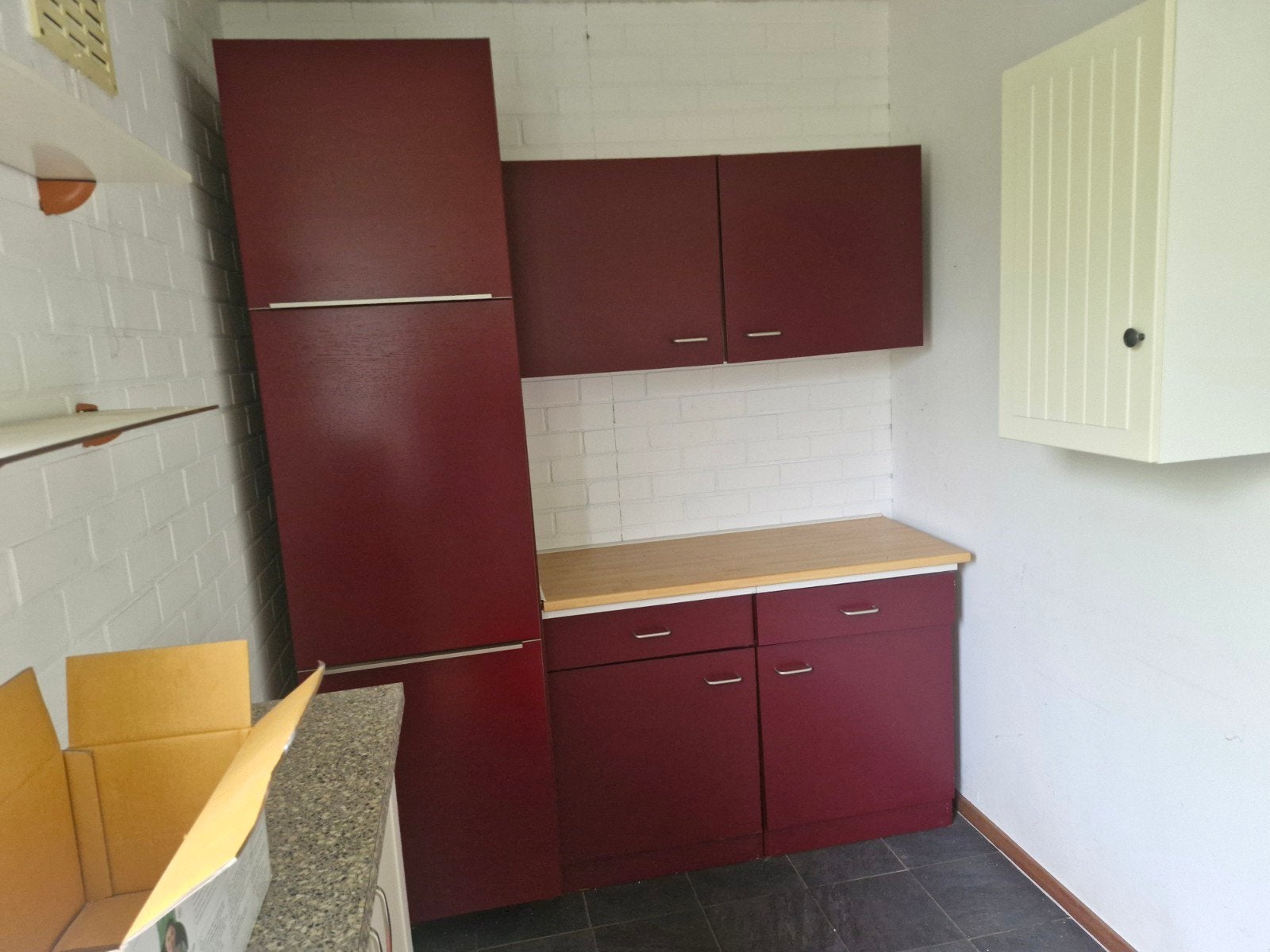 Keuken - diverse soorten - rood en wit - zelf monteren, Huis en Inrichting, Keuken | Complete keukens, Ophalen of Verzenden