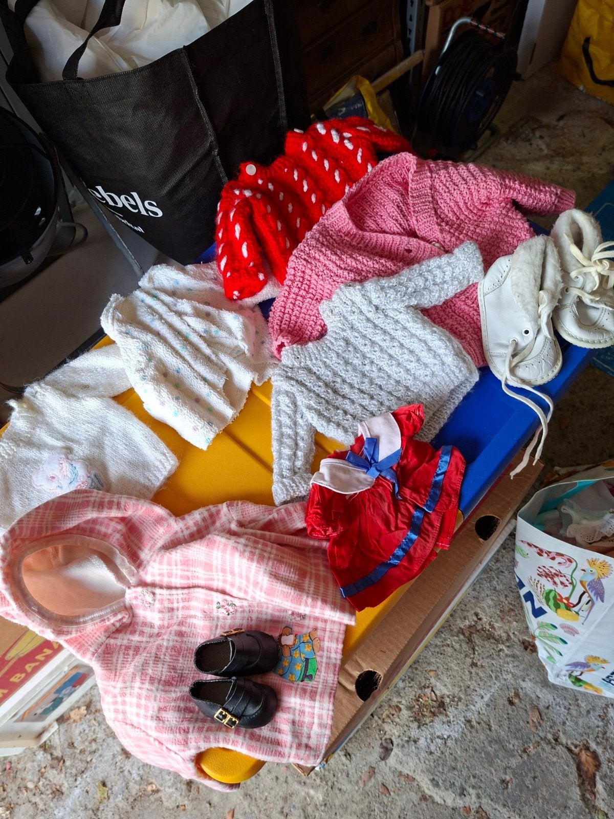 Diverse Poppenkleertjes - Grote tas vol, Verzamelen, Ophalen of Verzenden, Gebruikt, Kleertjes