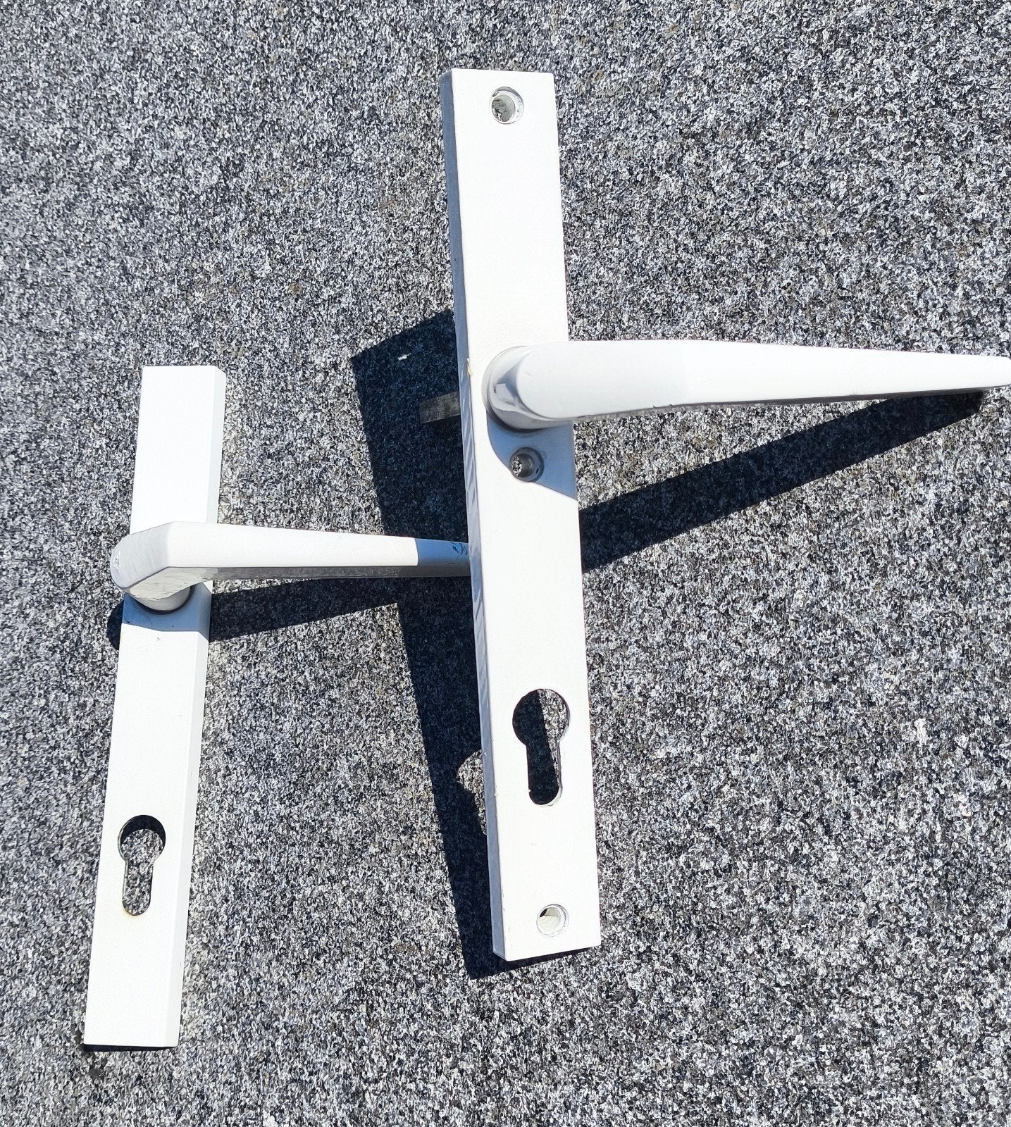 Witte Deurklink met Langschild - Gebruikt, Ophalen of Verzenden, Gebruikt, Overige materialen, Klink of Kruk