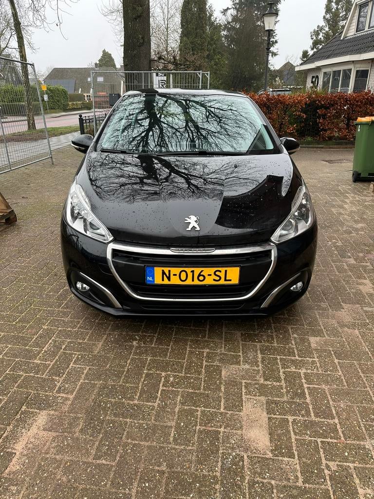 Peugeot 208 1.2 VTI 60KW/82PK 5-D 2016 Zwart, Voorwielaandrijving, 31 €/maand, 1199 cc, Zwart