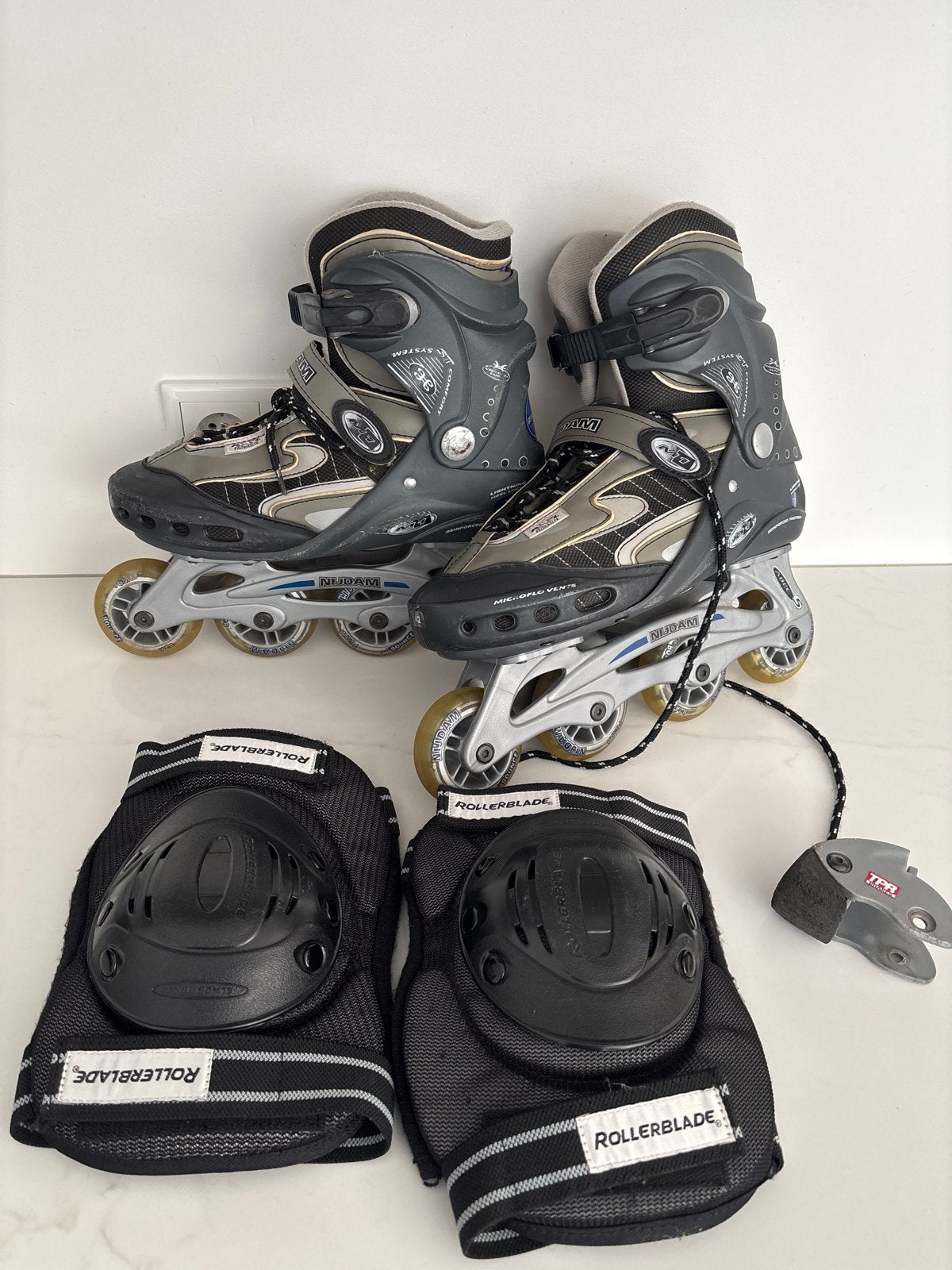 Nijdam  skates met bescherming - Maat 40, Overige merken, Gebruikt, Heren, Ophalen of Verzenden
