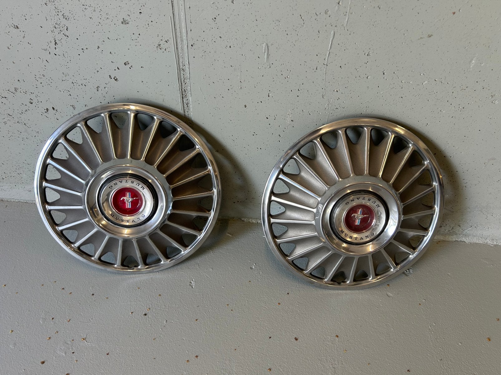 2 zeer mooie wieldoppen ford mustang 1967, Ophalen of Verzenden