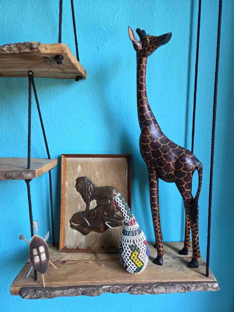 Afrikaanse decoratie, verzamelobjecten en handtrommel, Ophalen