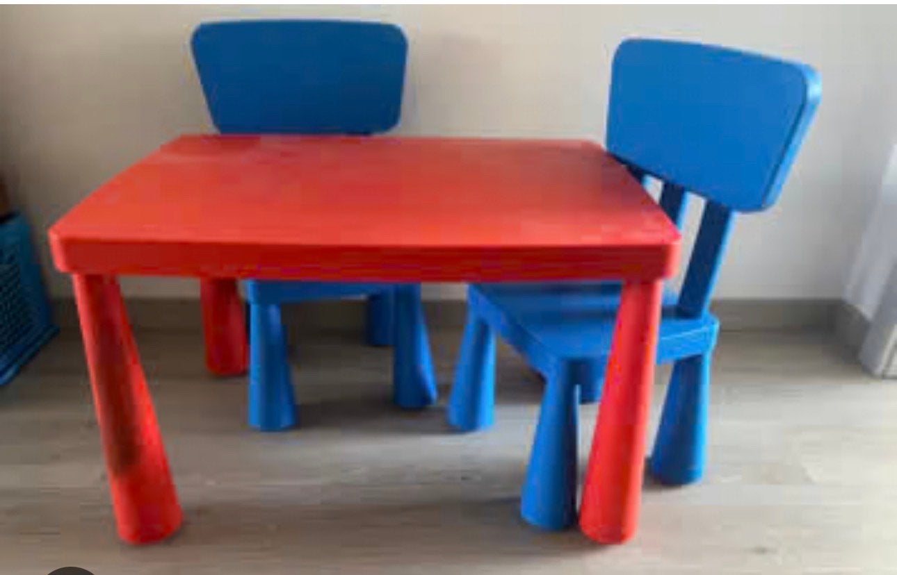IKEA Mammut kindertafel en 2 stoelen, rood/blauw, Ophalen, Gebruikt, Tafel(s) en Stoel(en)