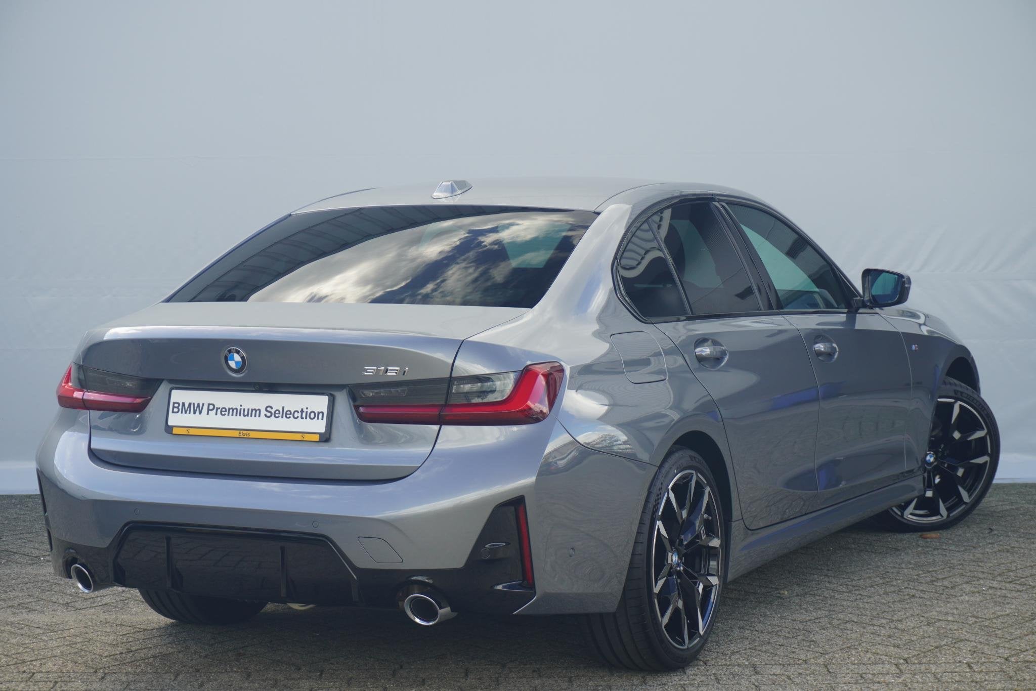 BMW 3 serie Sedan 318i M Sportpakket | Trekhaak | High Execu, Auto's, Automaat, 1998 cc, Bedrijf, Nieuw