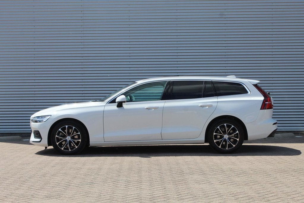 Volvo V60 2.0 B3/Pano/Adapt cruise/Bliss/Trekhaak, 15 km/l, 1969 cc, Onderhoudsboekje, 102 €/maand