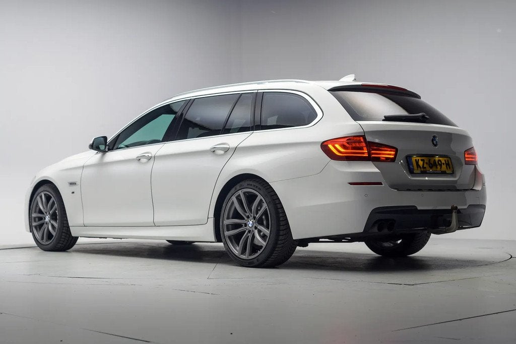 BMW 5 Serie TOURING 520i M-Sport High Executive Aut. [ Panor, Automaat, 15 km/l, Gebruikt, 4 cilinders