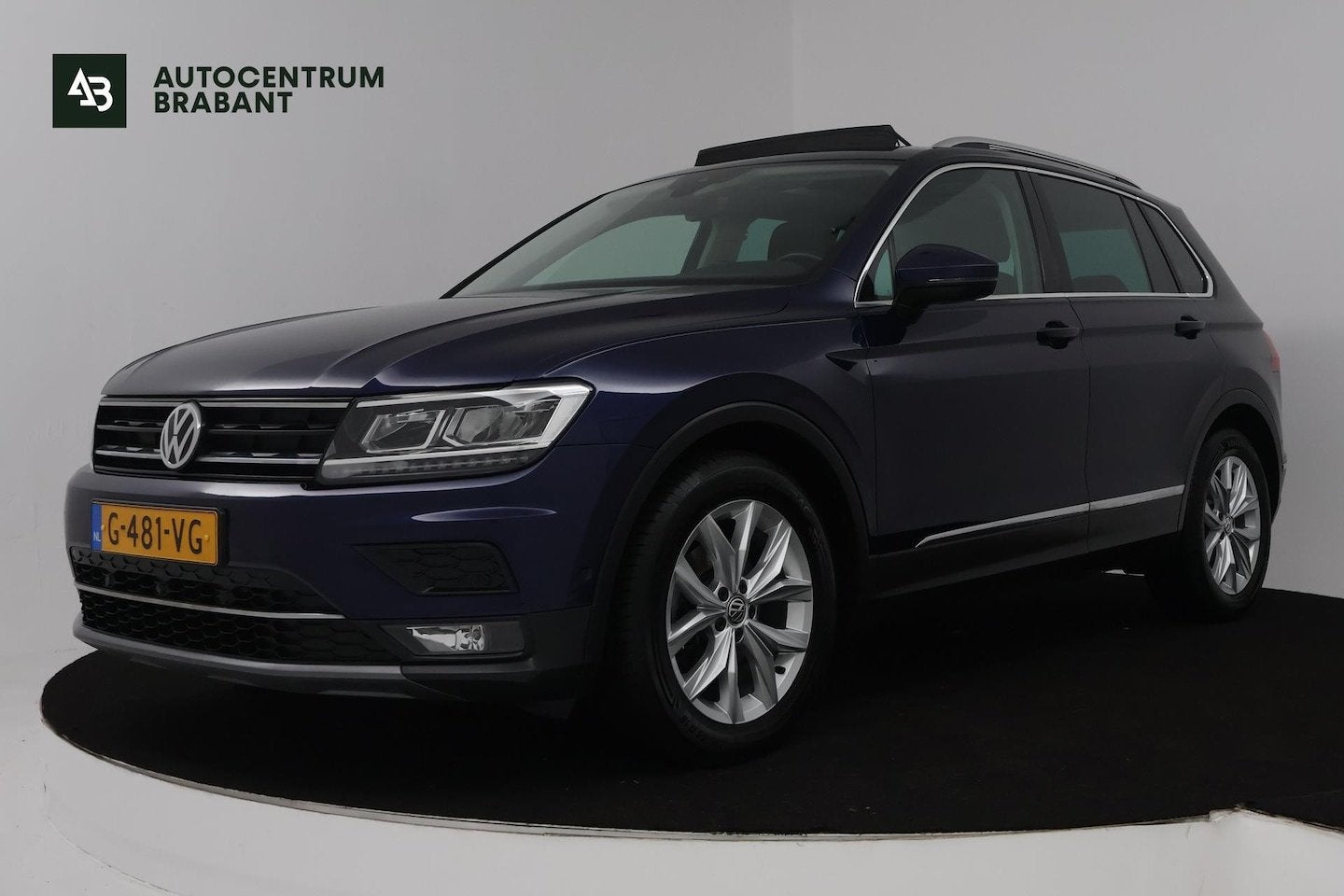Volkswagen Tiguan 1.5 TSI ACT Highline (PANORAMADAK, DIGITAL, Euro 6, 4 cilinders, 150 pk, Blauw