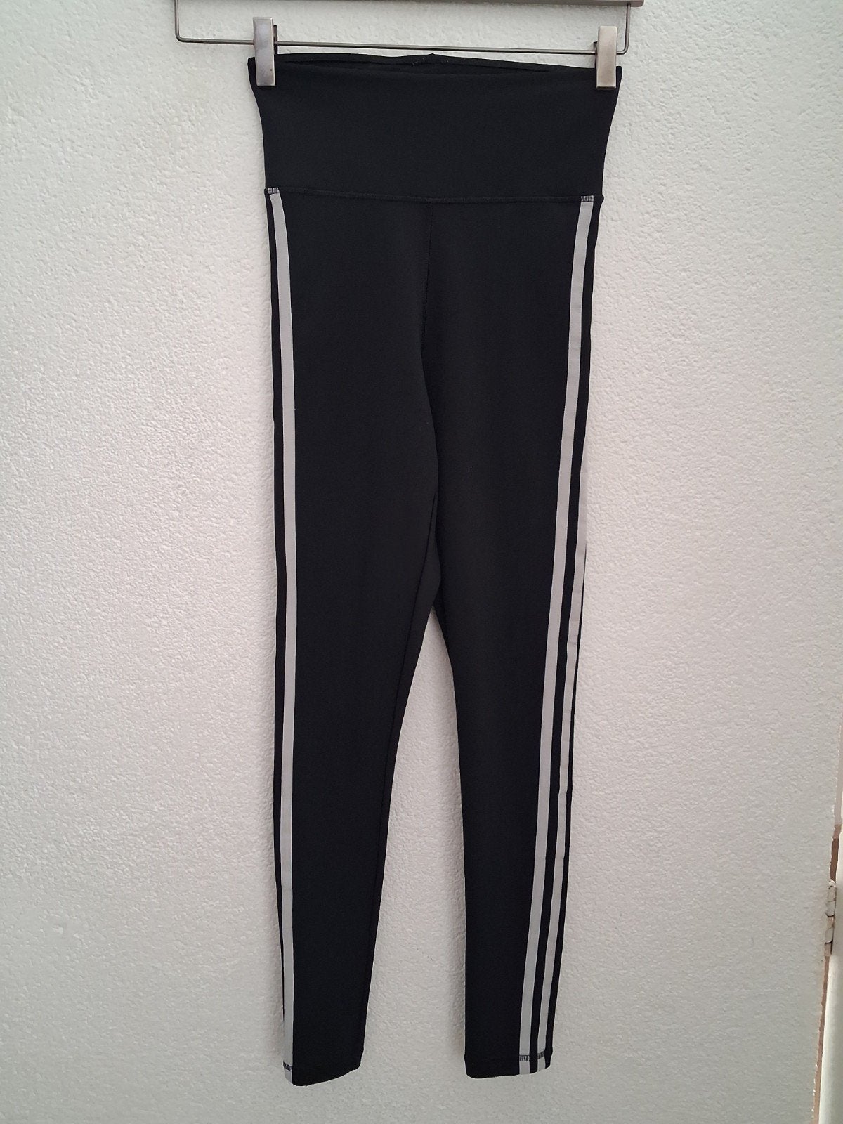 Adidas Climalite sportlegging - Zwart met witte strepen, Kleding | Dames, Adidas, Zwart, Ophalen of Verzenden, Maat 34 (XS) of kleiner