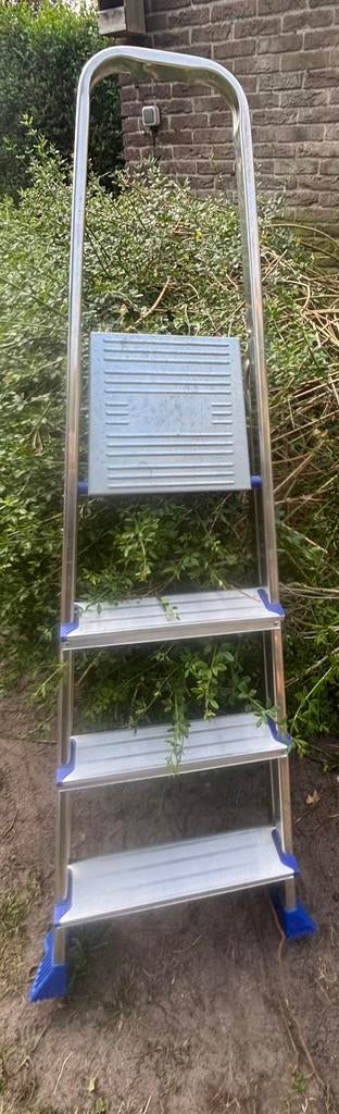 Trap 3 treden, Ophalen, Zo goed als nieuw, Minder dan 2 meter