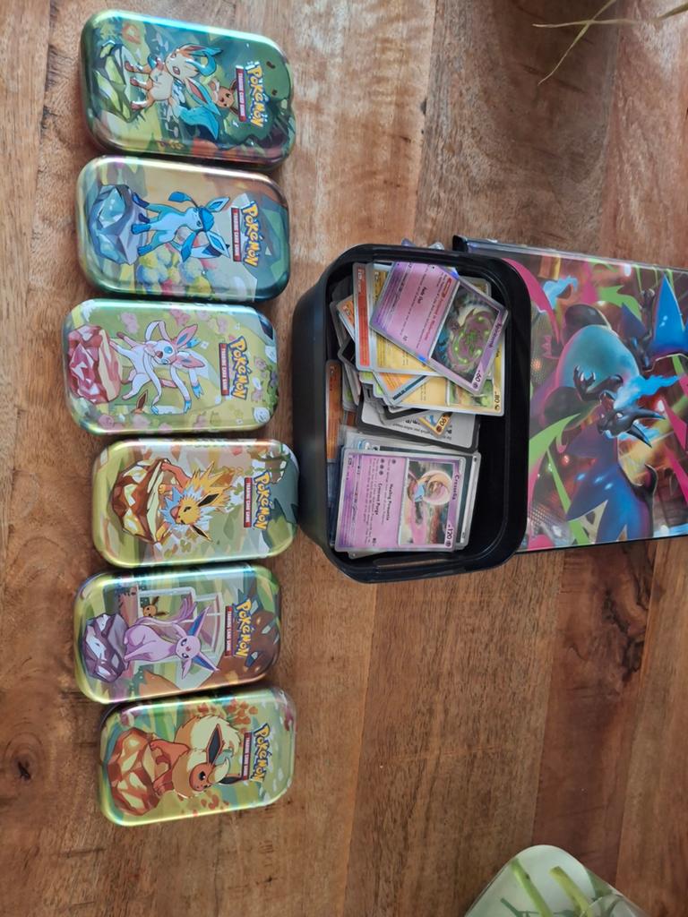 Grote Pokémon kaarten collectie met blikken en map, Ophalen of Verzenden, Zo goed als nieuw, Meerdere kaarten, Foil