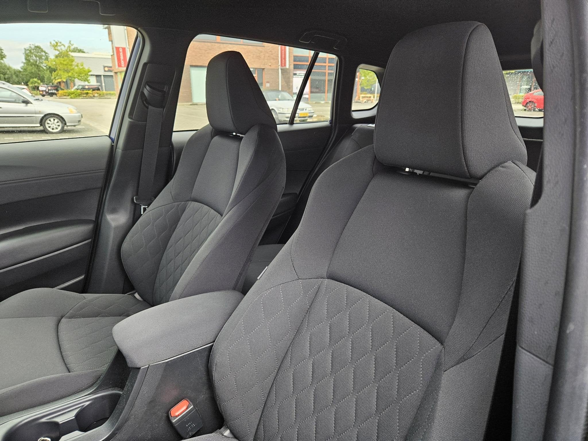Toyota Corolla Cross Hybrid 140 Style | Demo, Auto's, Toyota, Dealer onderhouden, Stof, Gebruikt, 4 cilinders