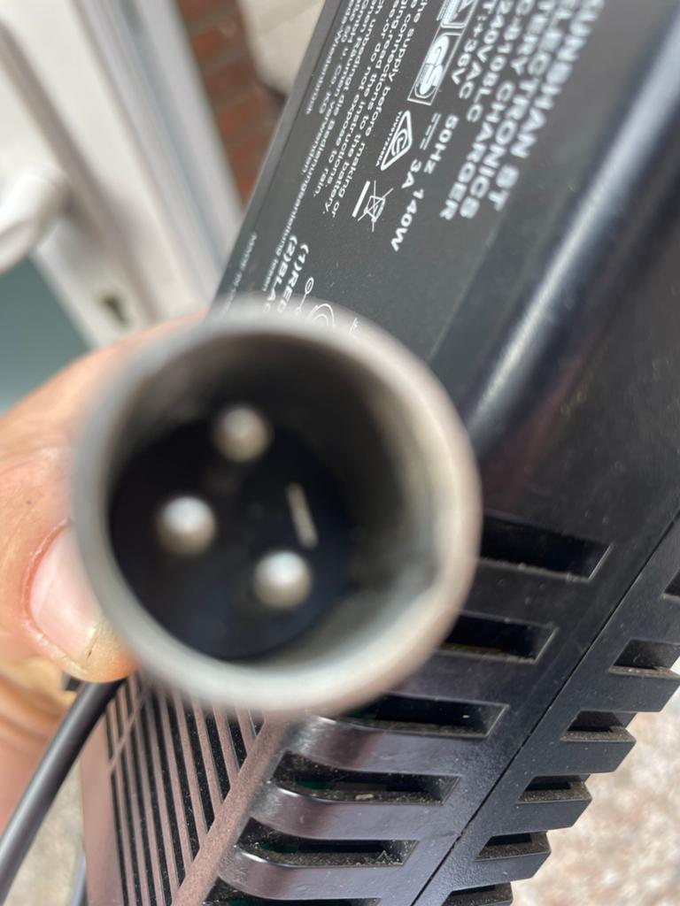 Goed werkende Li-ion fietslader 36V 3A (3-pins), Ophalen, Gebruikt