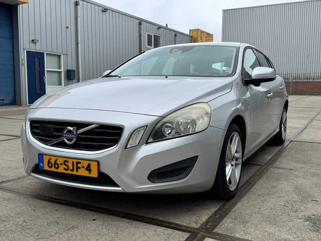 Volvo V60 2.0 D3 Kinetic, Auto's, Volvo, Euro 5, Gebruikt, Origineel Nederlands, Diesel