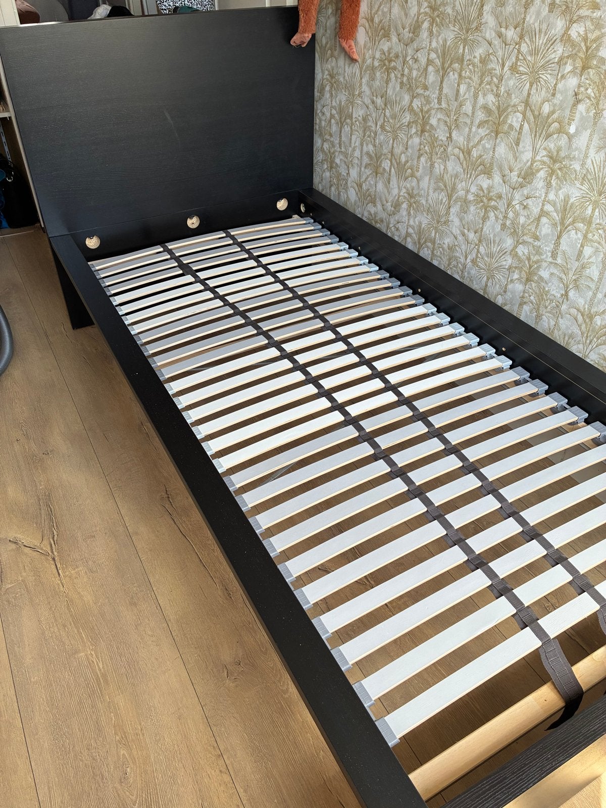IKEA Bed 200x90 met lattenbodem, zo goed als nieuw, Ophalen, 90 cm, Eenpersoons, Bruin