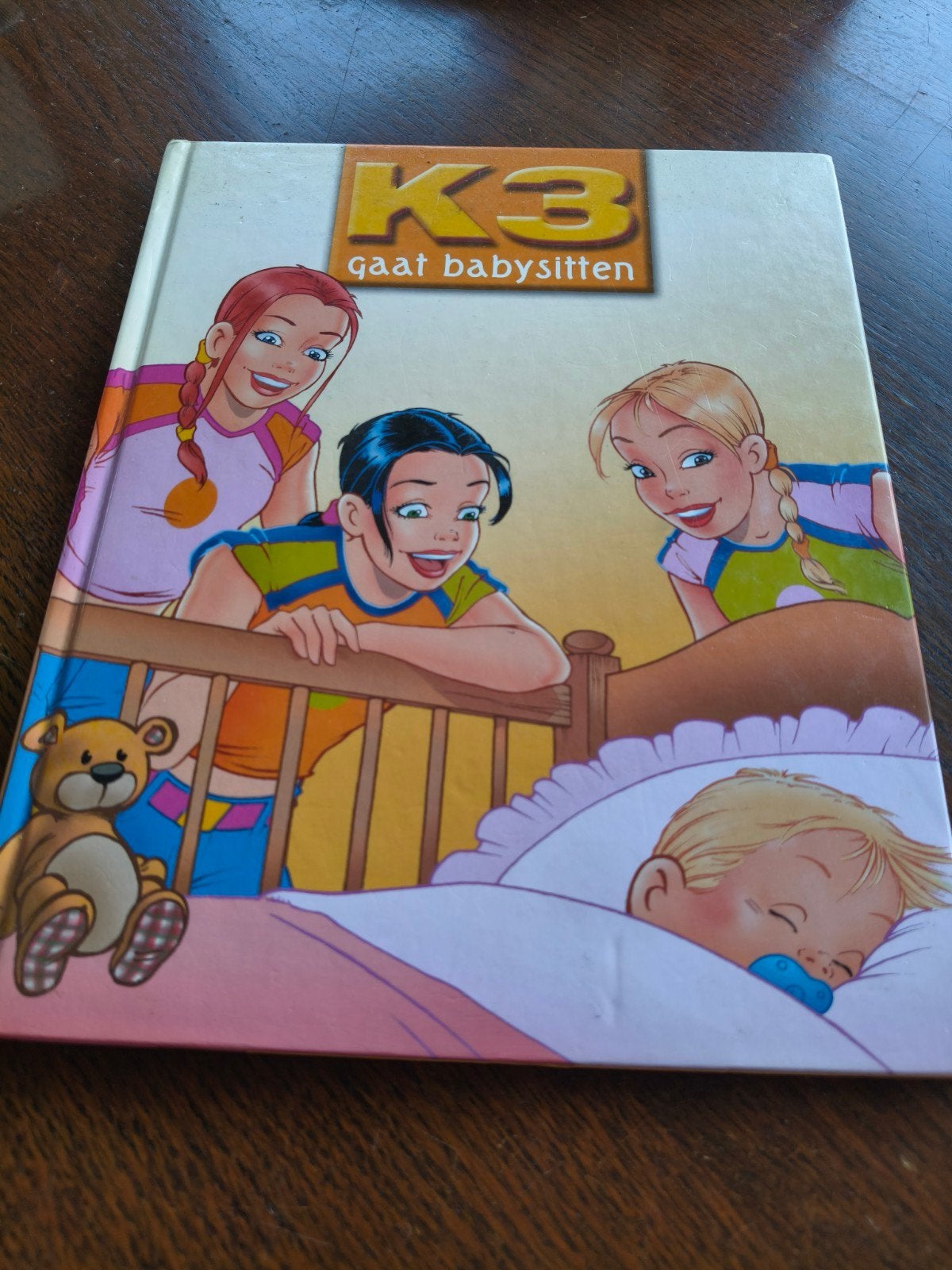 K3 gaat babysitten - Leuk kinderboek, Ophalen of Verzenden, Zo goed als nieuw, K3, Fictie algemeen