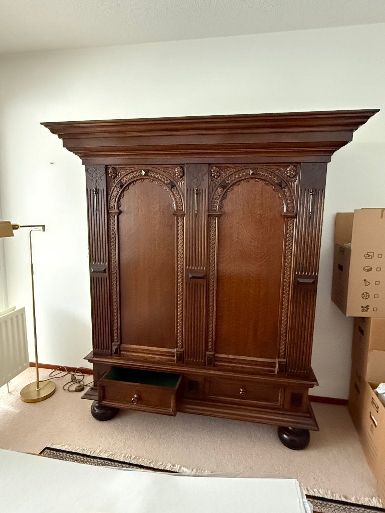 Neorenaissance kast van massief eikenhout, Ophalen
